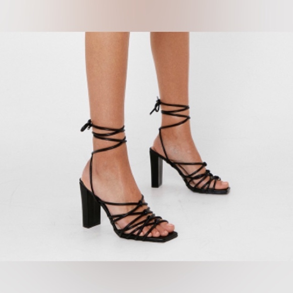 Nasty Gal - NEW - Womens Faux Black Leather Heeled Tie Sandals. Size 6.
